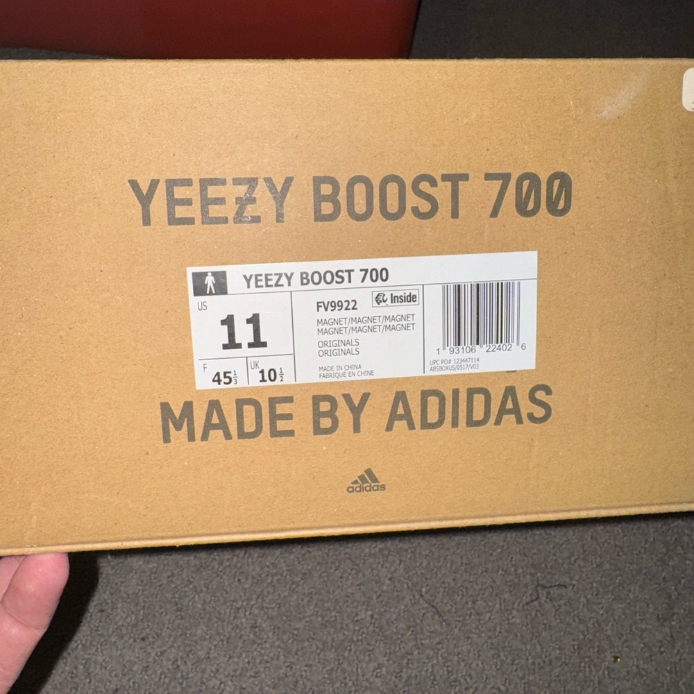 Yezzy 700 - Picture 9 of 12